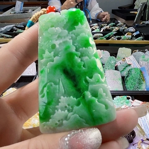 颈饰未镶嵌翡翠一个