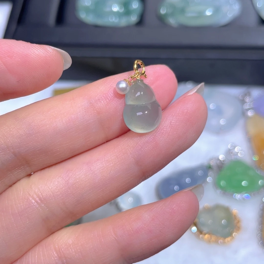 颈饰18K金镶嵌翡翠翡翠