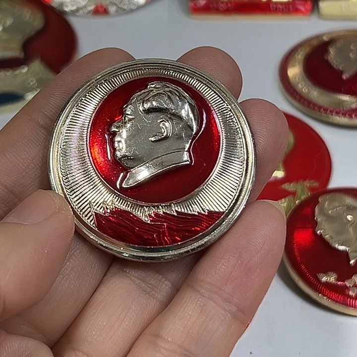 萬***意其他普通金属纪念章