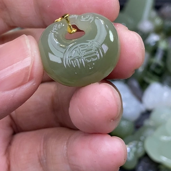 和田玉未镶嵌颈饰