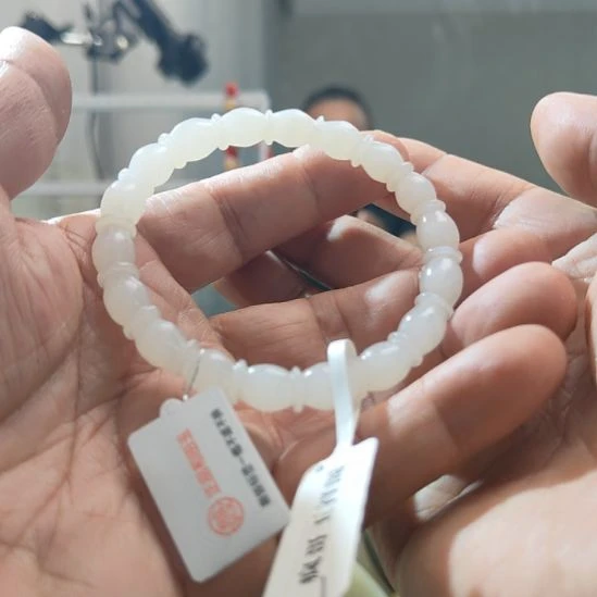 悠***姑和田玉未镶嵌手镯