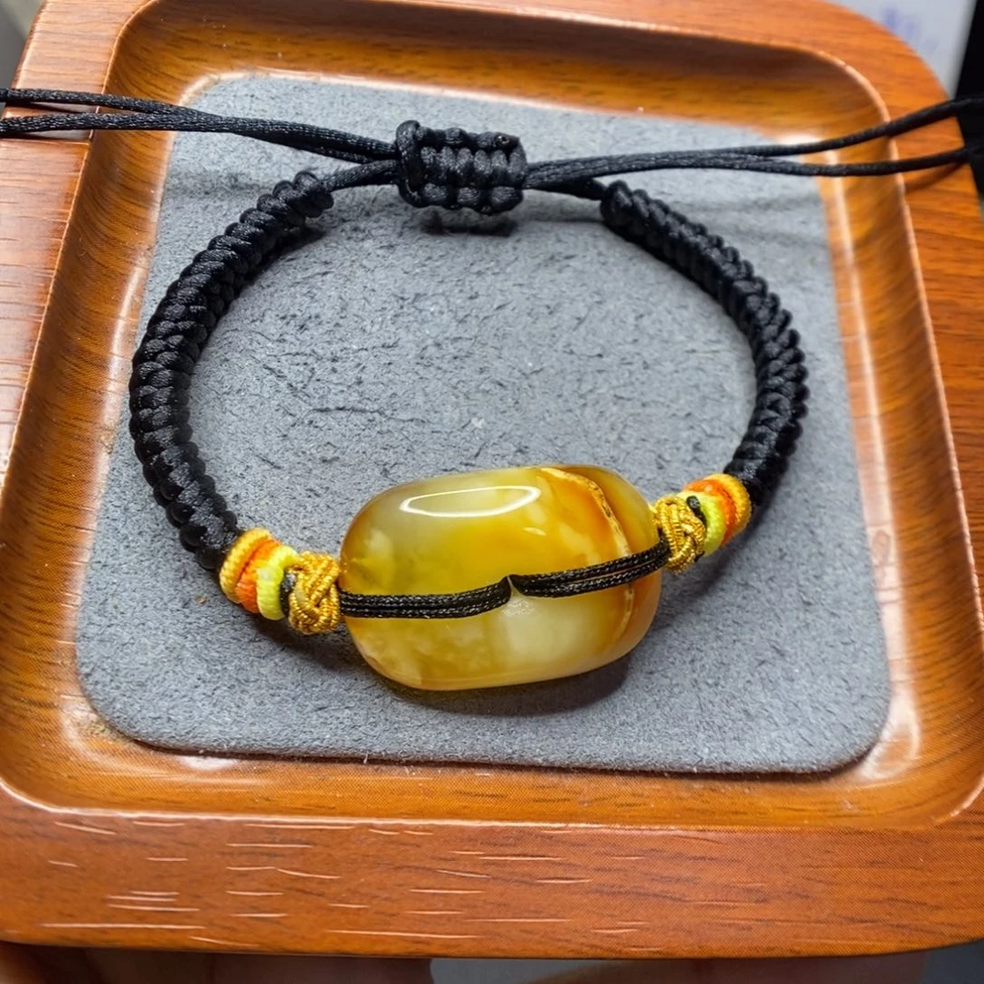 萤****蜜蜡未镶嵌颈饰郎