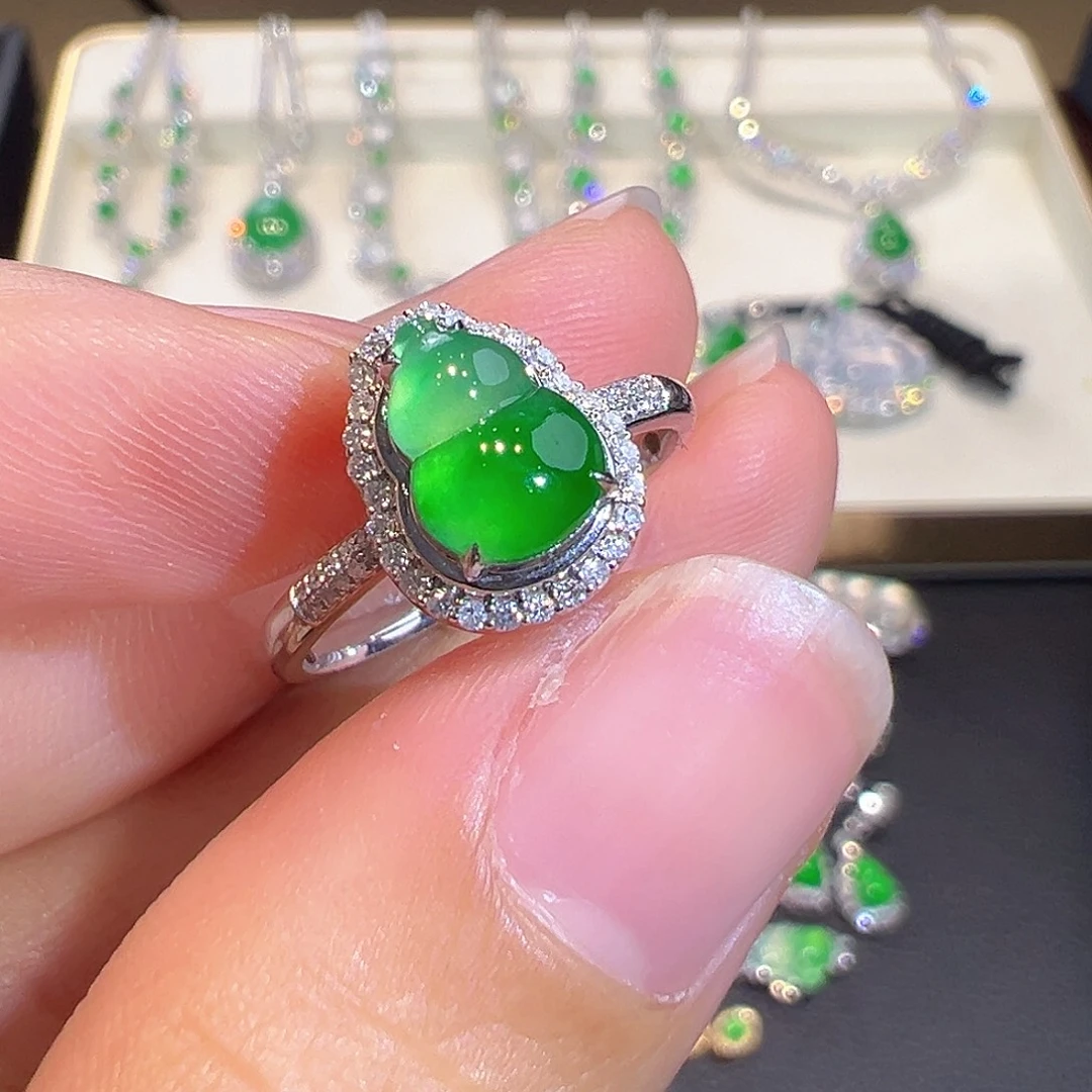 翡翠18K金镶嵌戒指