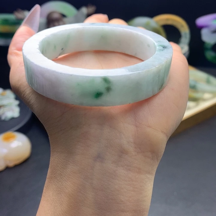 定制翡翠未镶嵌翡翠手镯