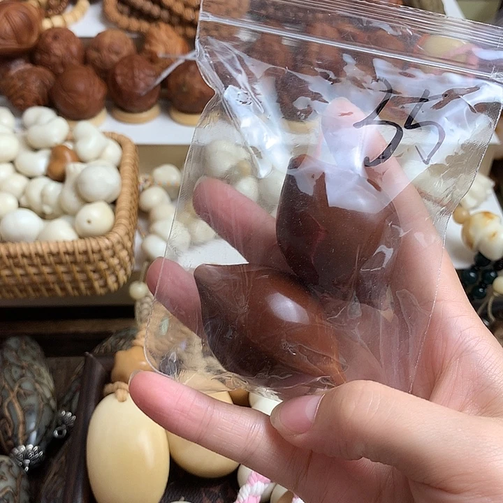 星***哥吊坠千眼菩提橄榄核