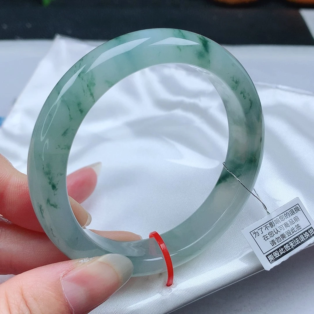 翡翠手镯未镶嵌60圈