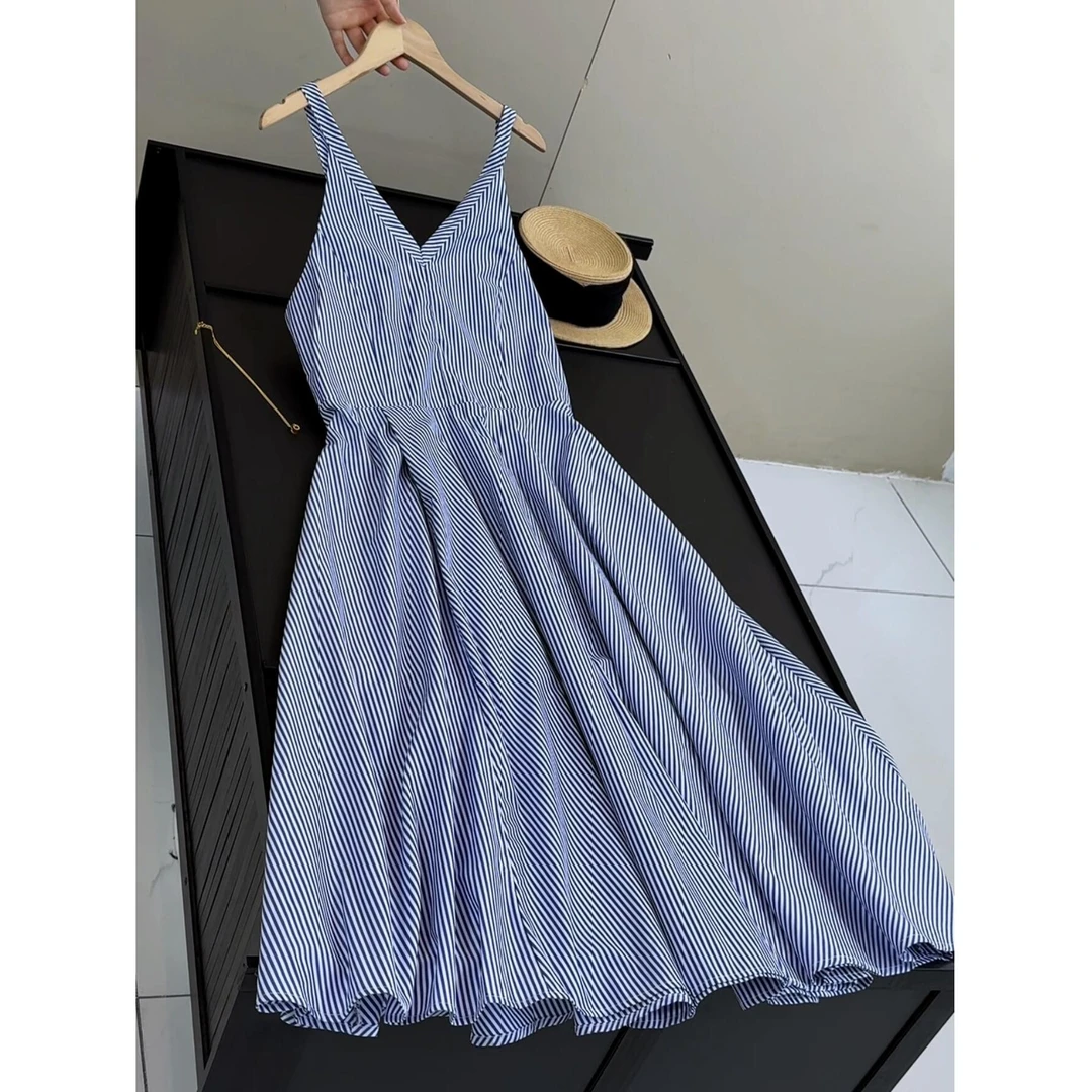 小众蓝白条纹显瘦修身V领美背无袖吊带连衣裙