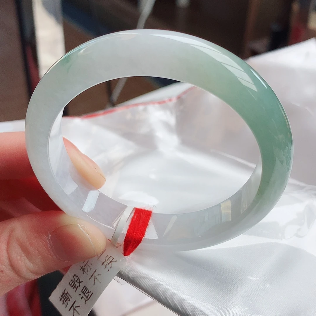 翡翠手镯未镶嵌天然翡翠A货