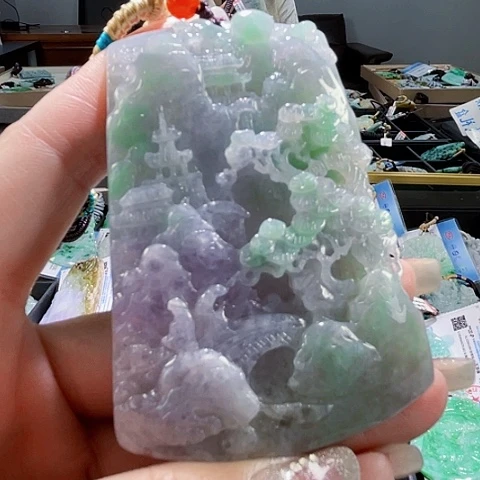翡翠未镶嵌颈饰一个