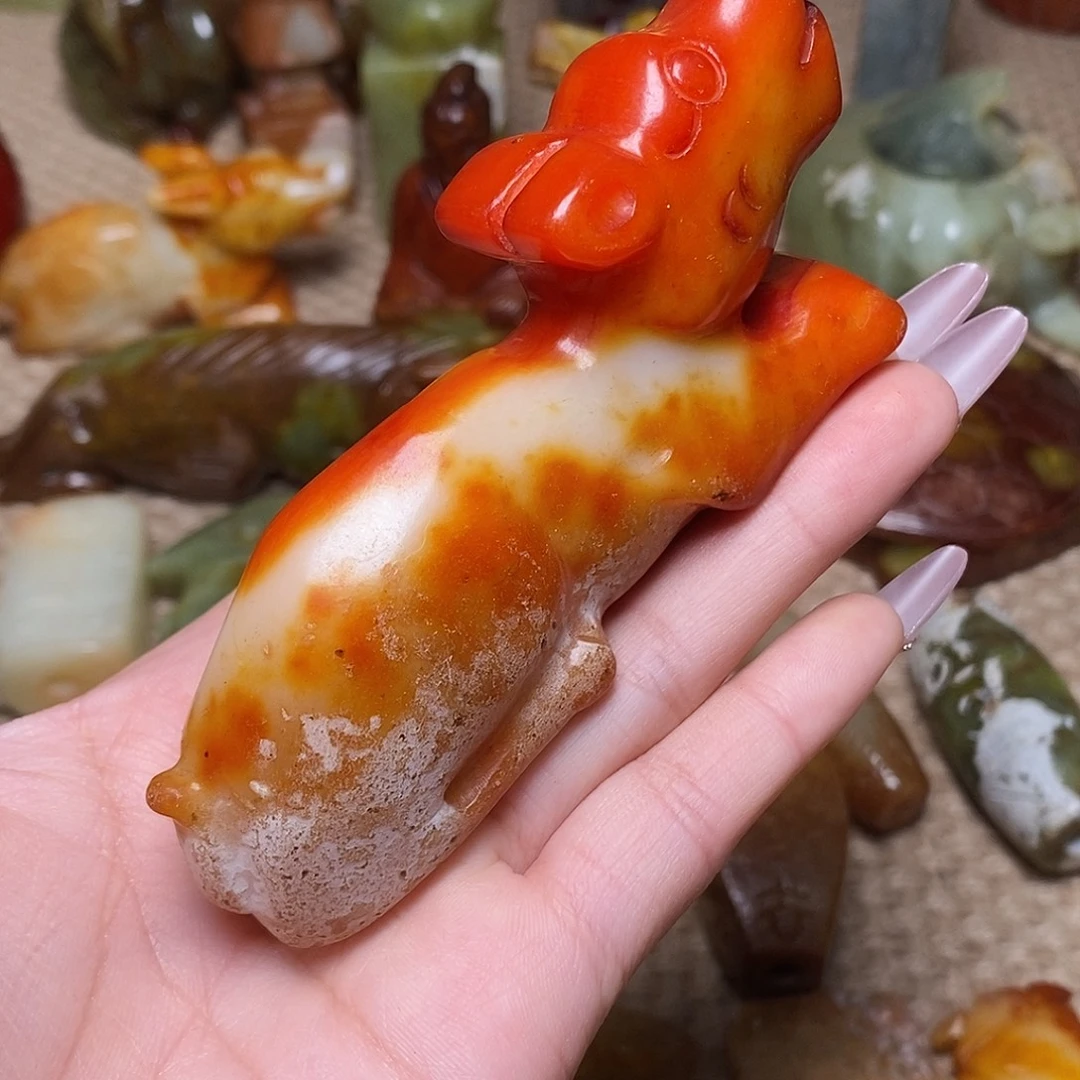 蛇纹石玉足铂镶嵌颈饰