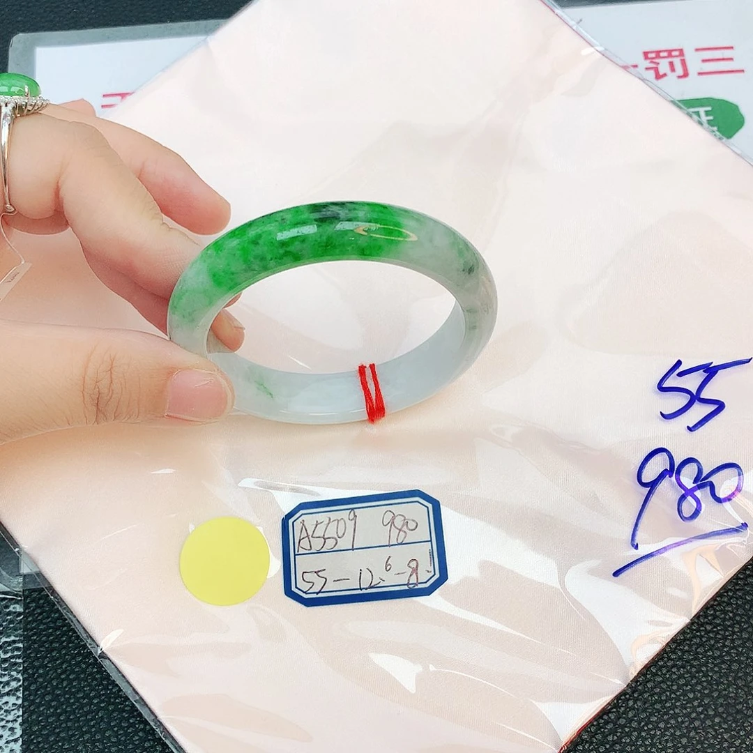 翡翠手镯未镶嵌缅甸翡翠