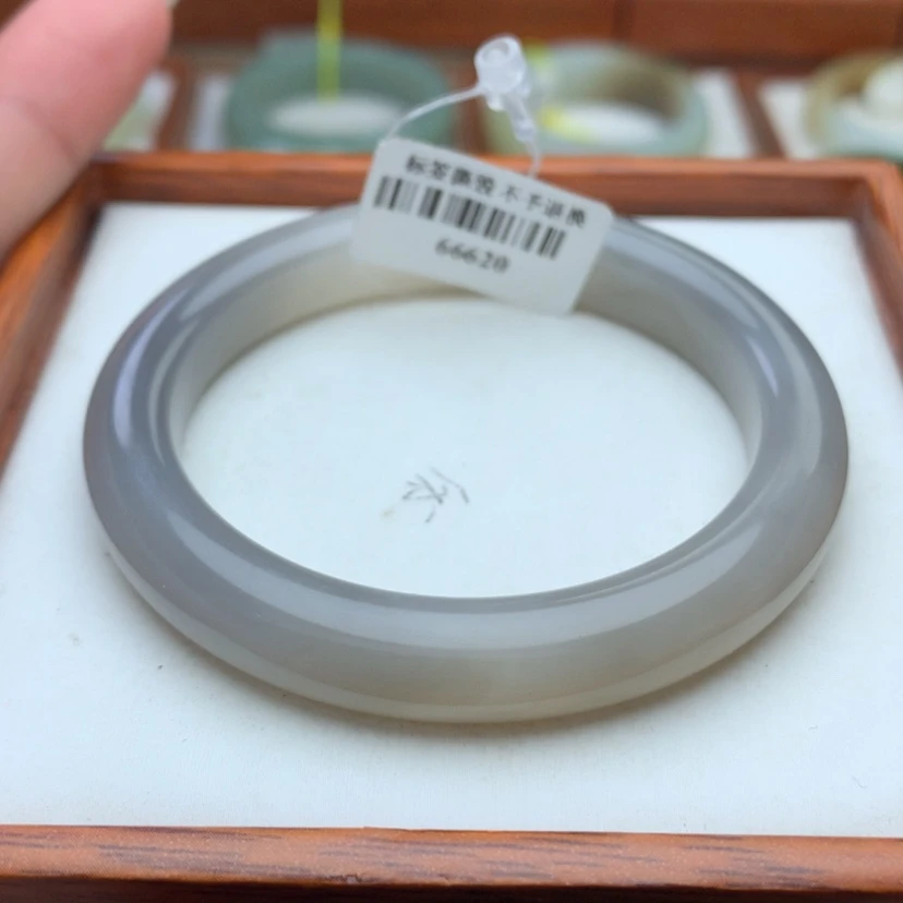 【闪购商品】和田玉手镯未镶嵌52