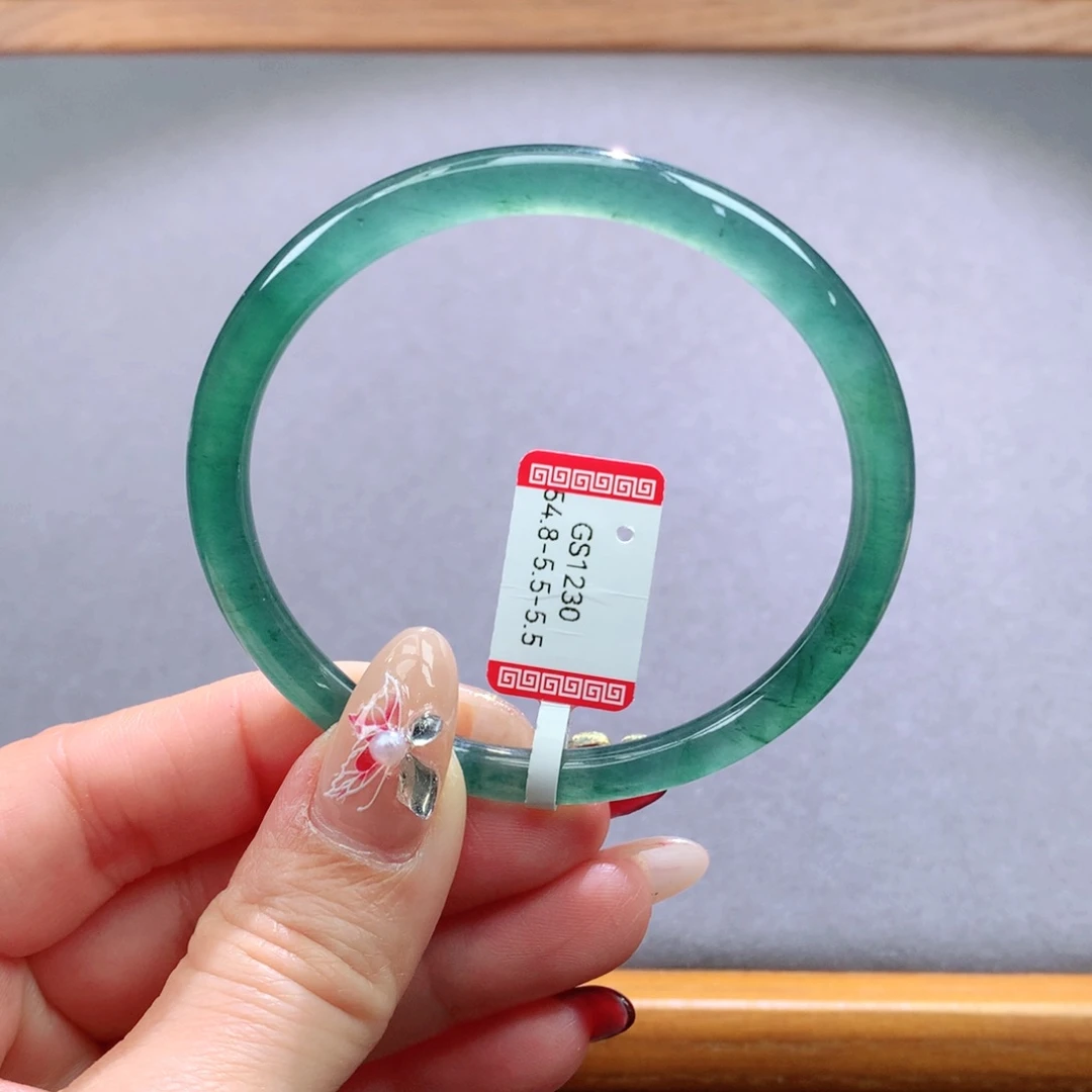 翡翠手镯未镶嵌天然翡翠手镯