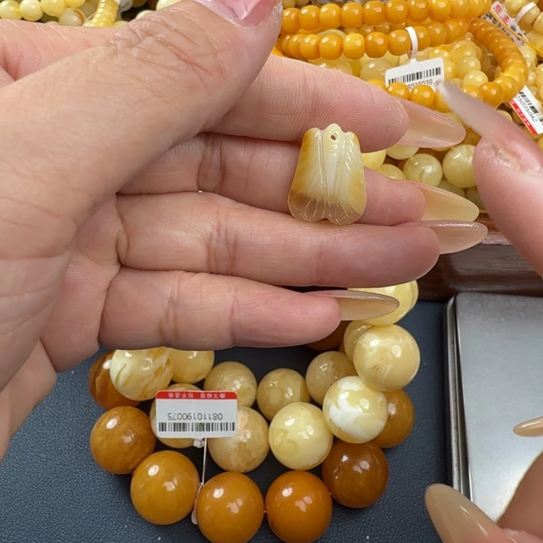 琥珀未镶嵌珠宝奇石