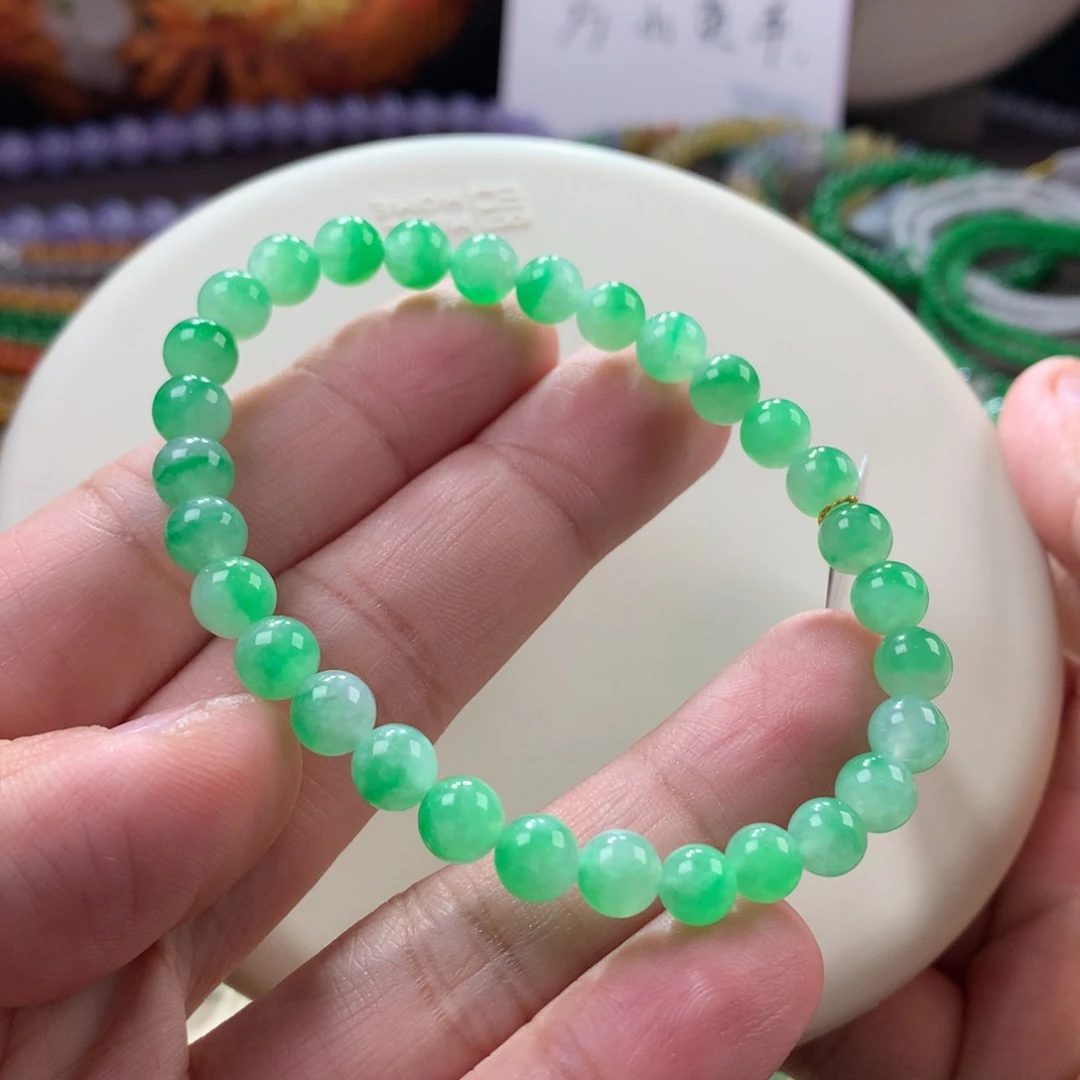 翡翠手链未镶嵌白底青飘阳绿手串