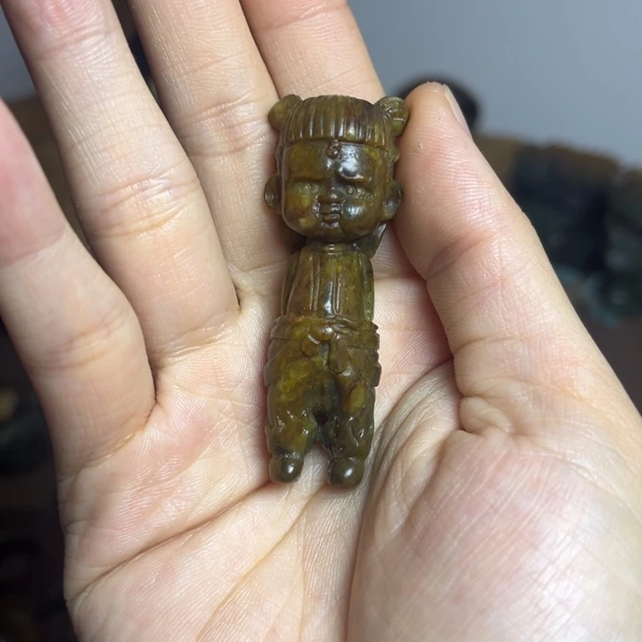 未镶嵌岫岩河磨玉（透闪石质玉）把件