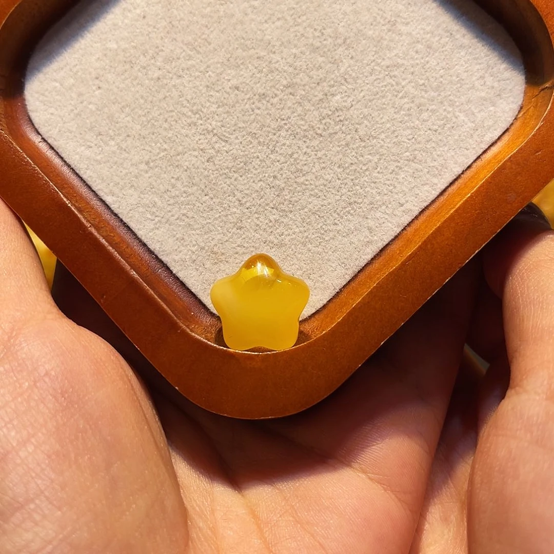 未镶嵌琥珀珠宝奇石特*