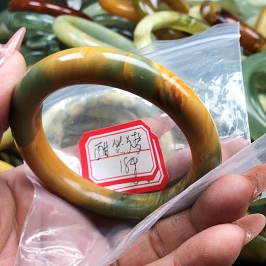 蛇纹石玉手镯未镶嵌酣**梦