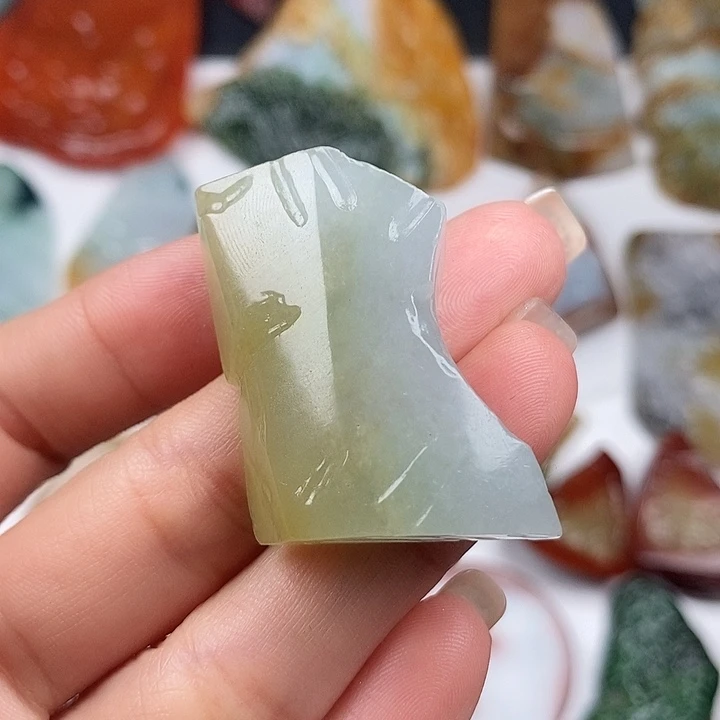 颈饰未镶嵌翡翠天然