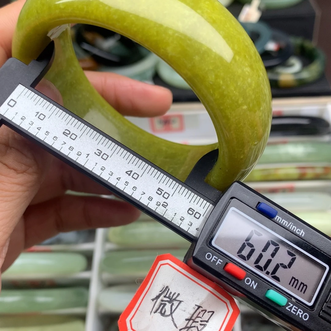 蛇纹石玉未镶嵌手镯540