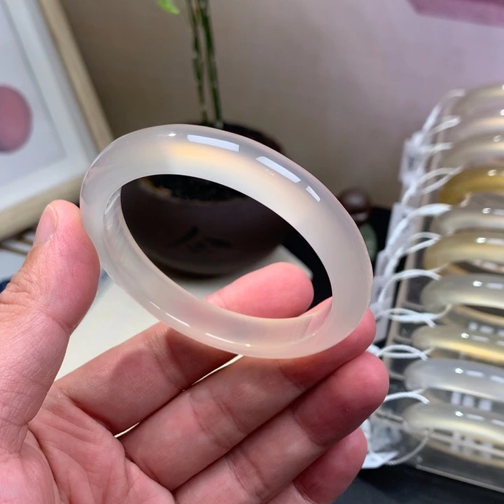 手镯玛瑙/玉髓未镶嵌