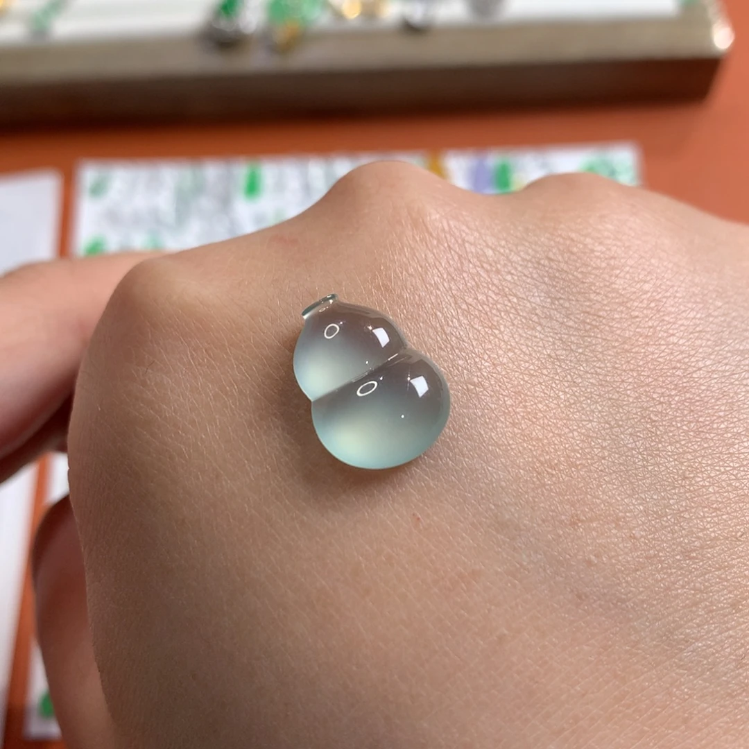 翡翠未镶嵌颈饰晴蓝底大葫芦