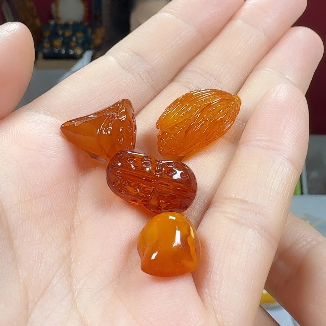 蜜蜡未镶嵌颈饰吊坠一组