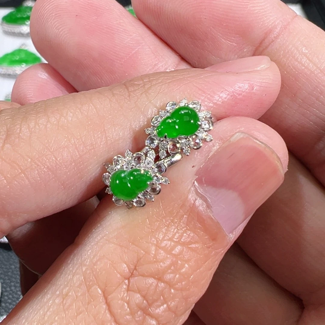 【闪购商品】翡翠吊坠(不含链)18K金镶嵌