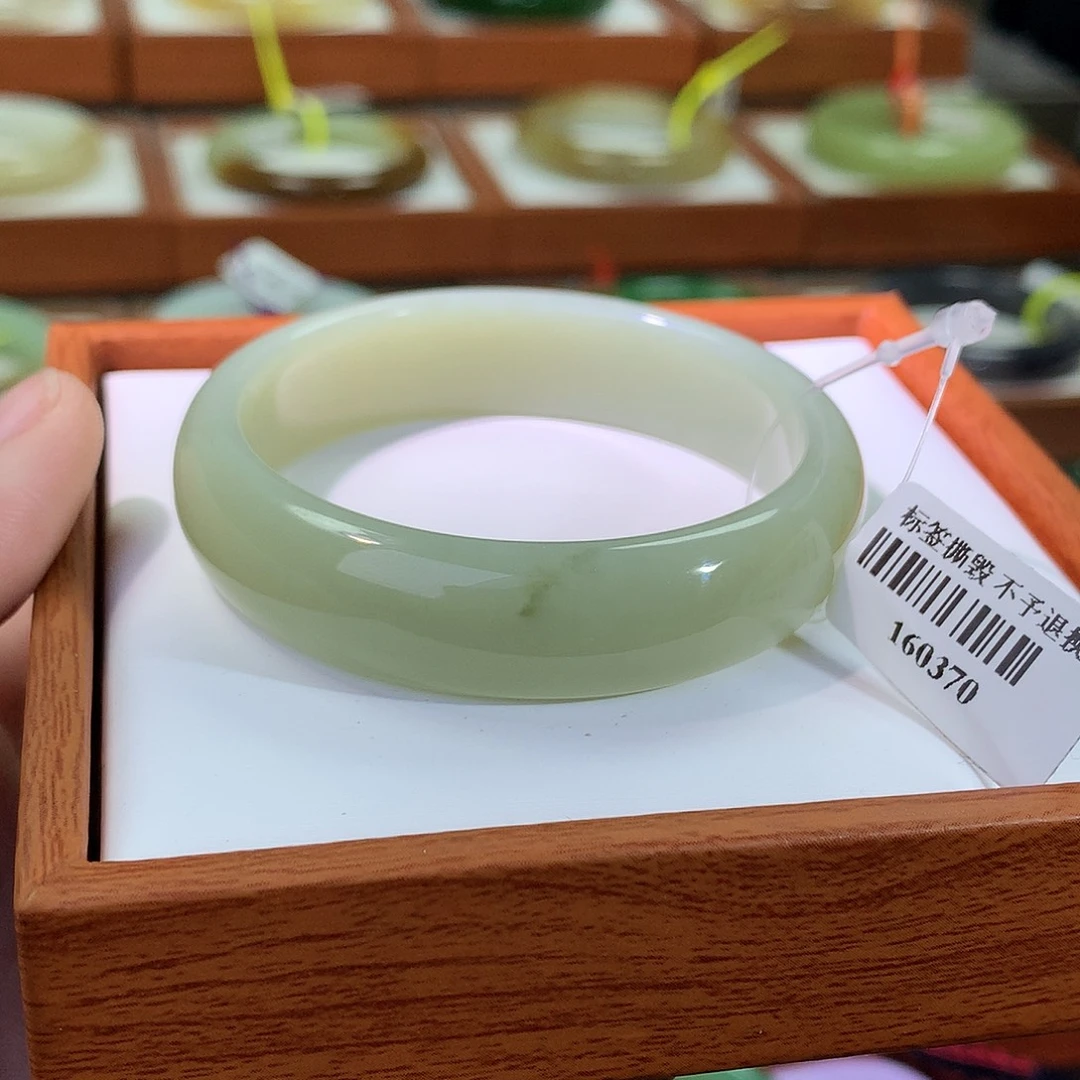 和田玉未镶嵌手镯且末50+