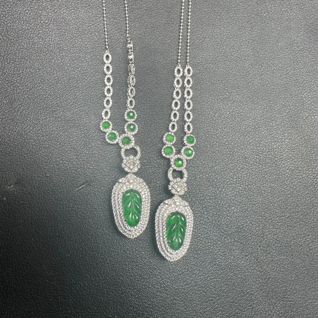 【玉经纶】46460/Q35-天然A货翡翠叶子吊坠-多样性发其一