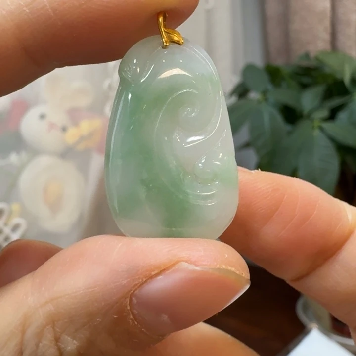 翡翠18K金镶嵌颈饰如意