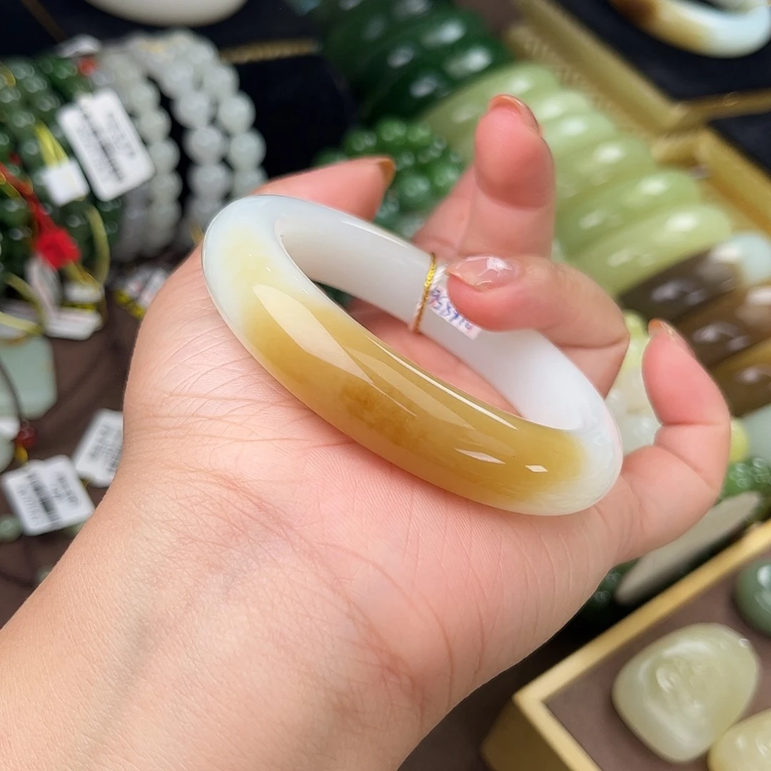 和田玉手镯未镶嵌