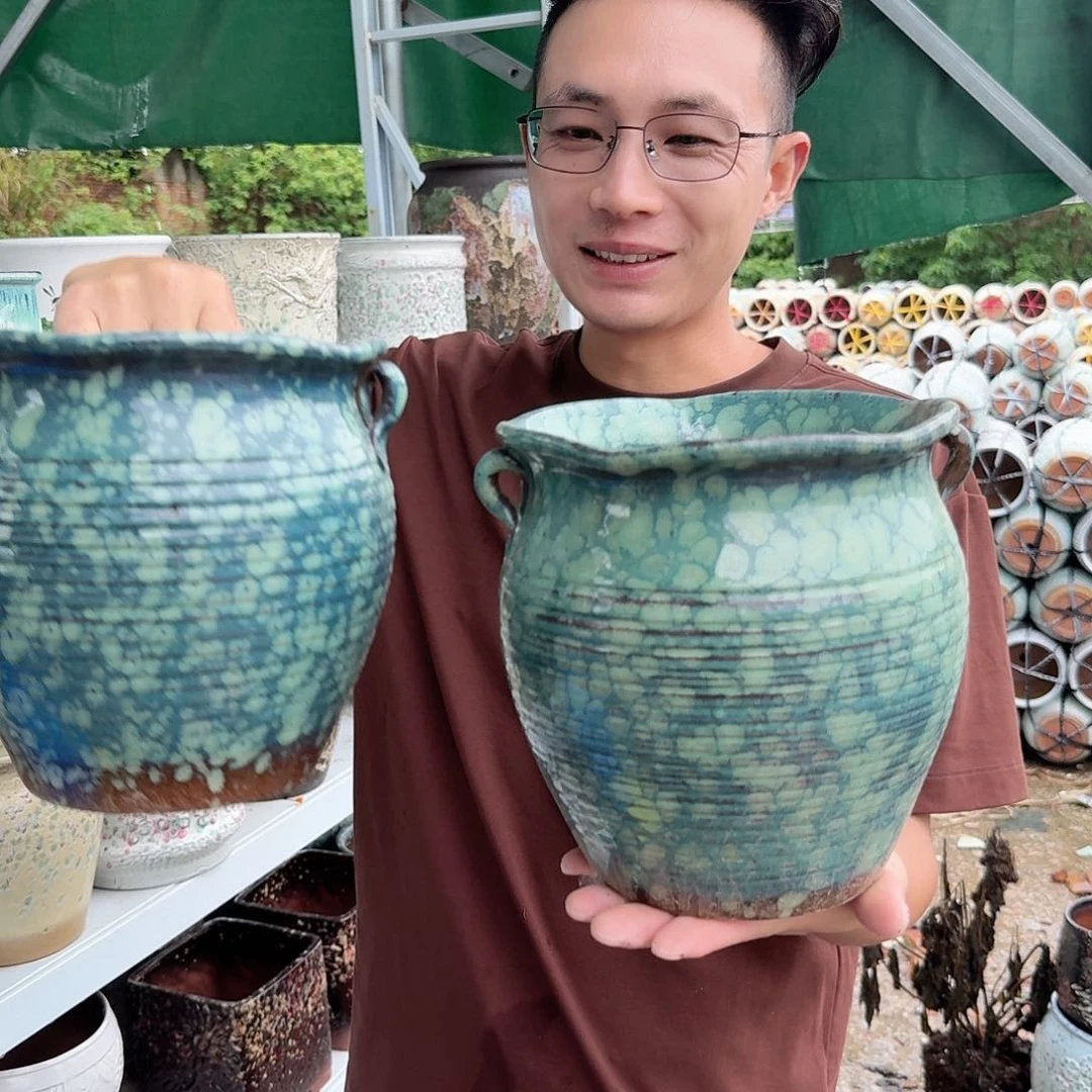 紫砂花盆口19高19（两个花边口耳朵绿
