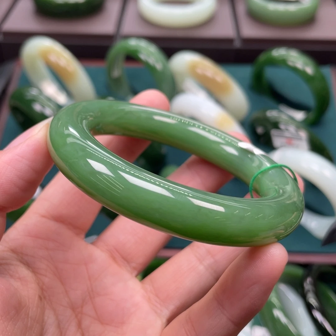 和田玉（碧玉）未镶嵌手镯