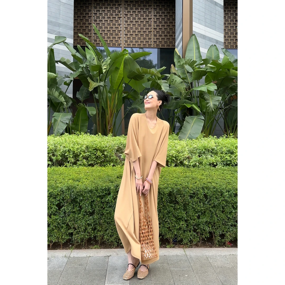 紫紫  大都会  夏季显瘦时尚光感随性松弛mm连衣裙ZD04LZHJ938