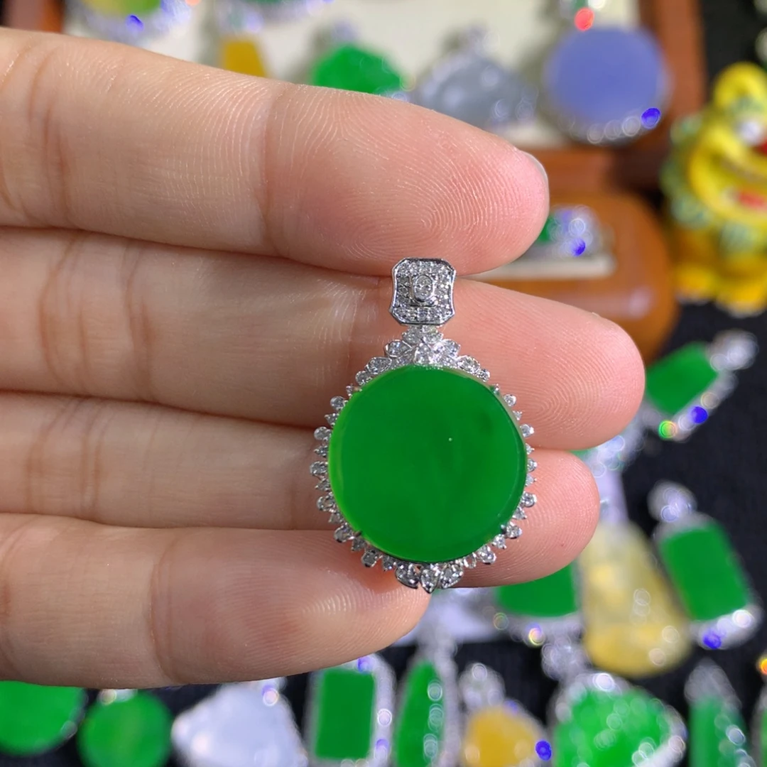 翡翠18K金镶嵌颈饰