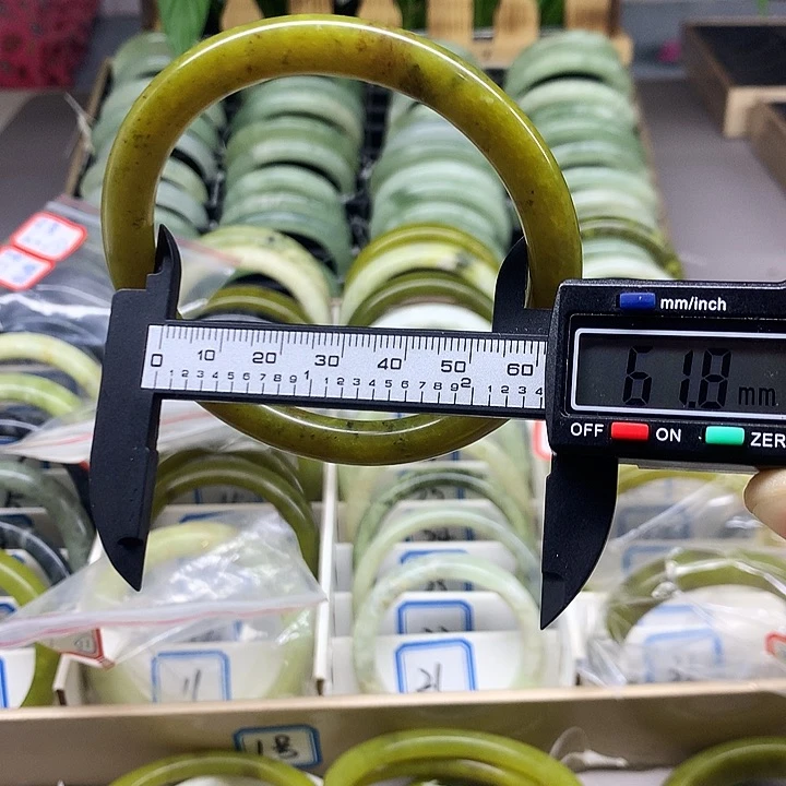 未镶嵌蛇纹石玉手镯36