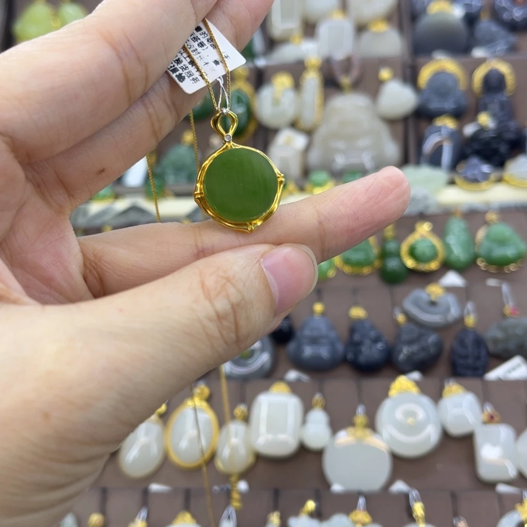 和田玉18K金镶嵌吊坠(赠链)