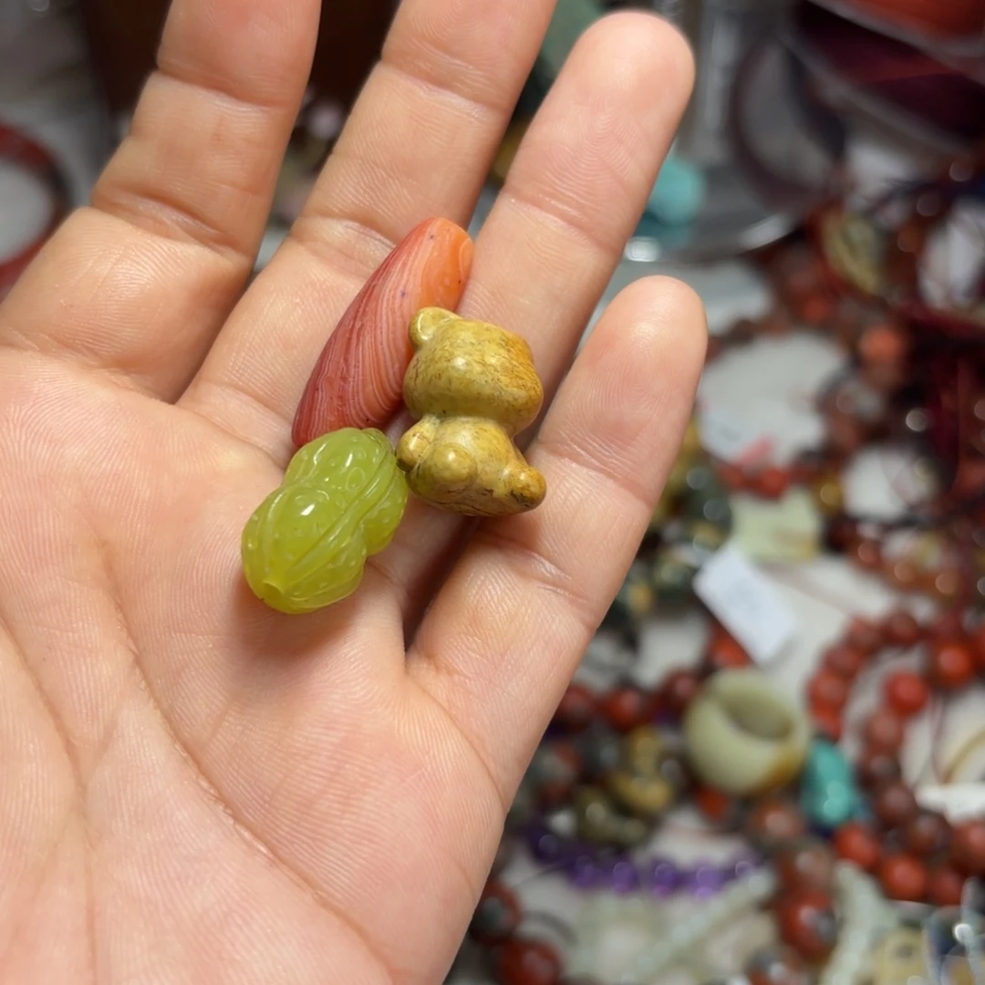 岫岩河磨玉（透闪石质玉）颈饰未镶嵌