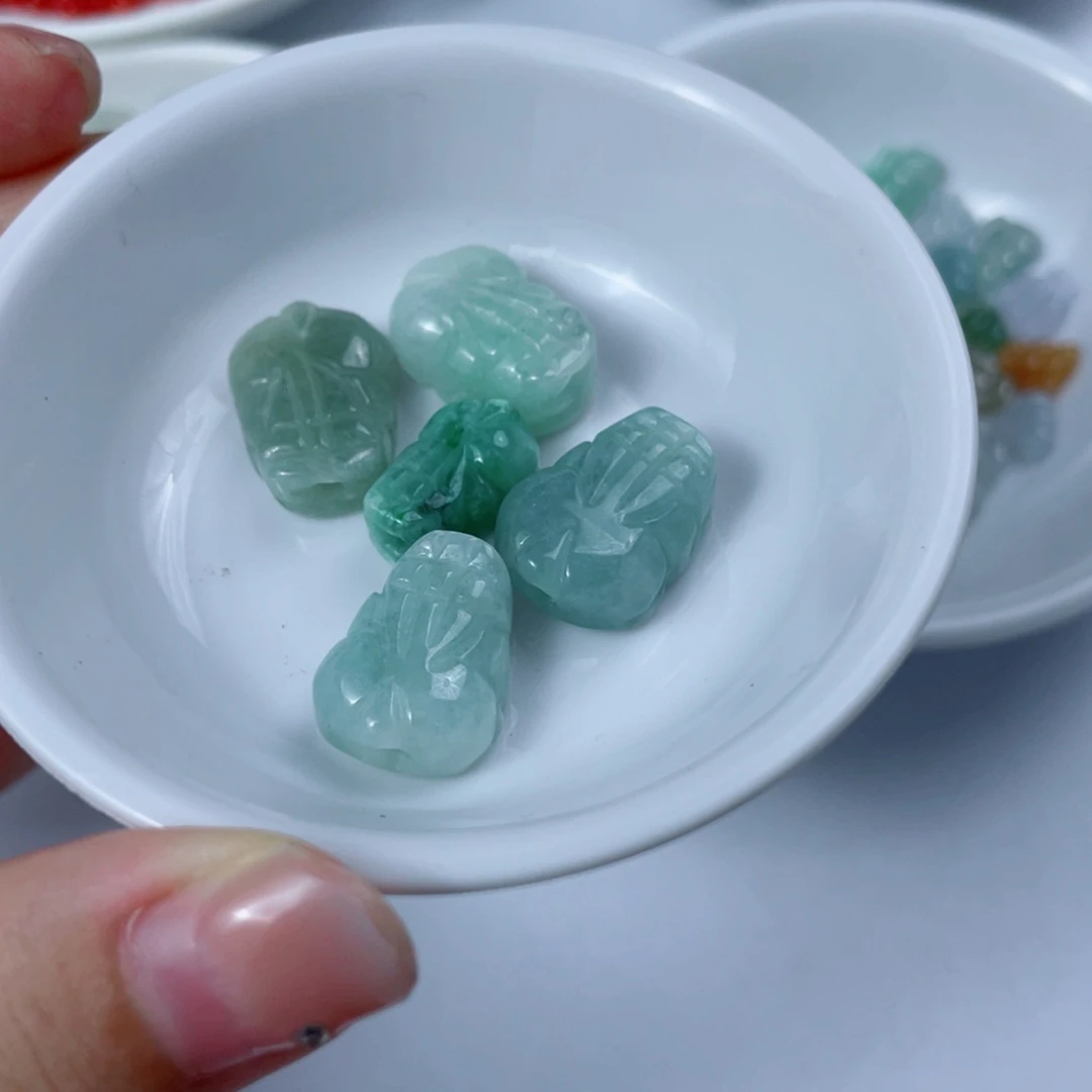 翡翠未镶嵌颈饰闪购商品