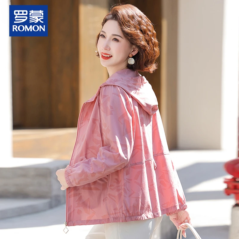 罗蒙妈妈夏装印花外套短款2025新款宽松中老年女薄款连帽防晒衣服