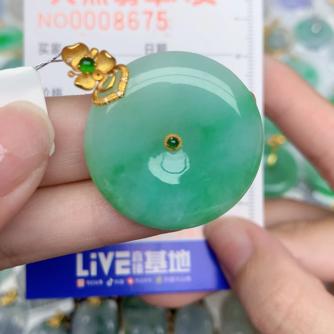 桃***姐颈饰18K金镶嵌翡翠扣