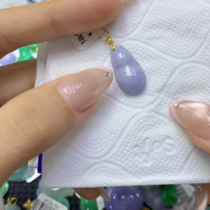 颈饰18K金镶嵌翡翠