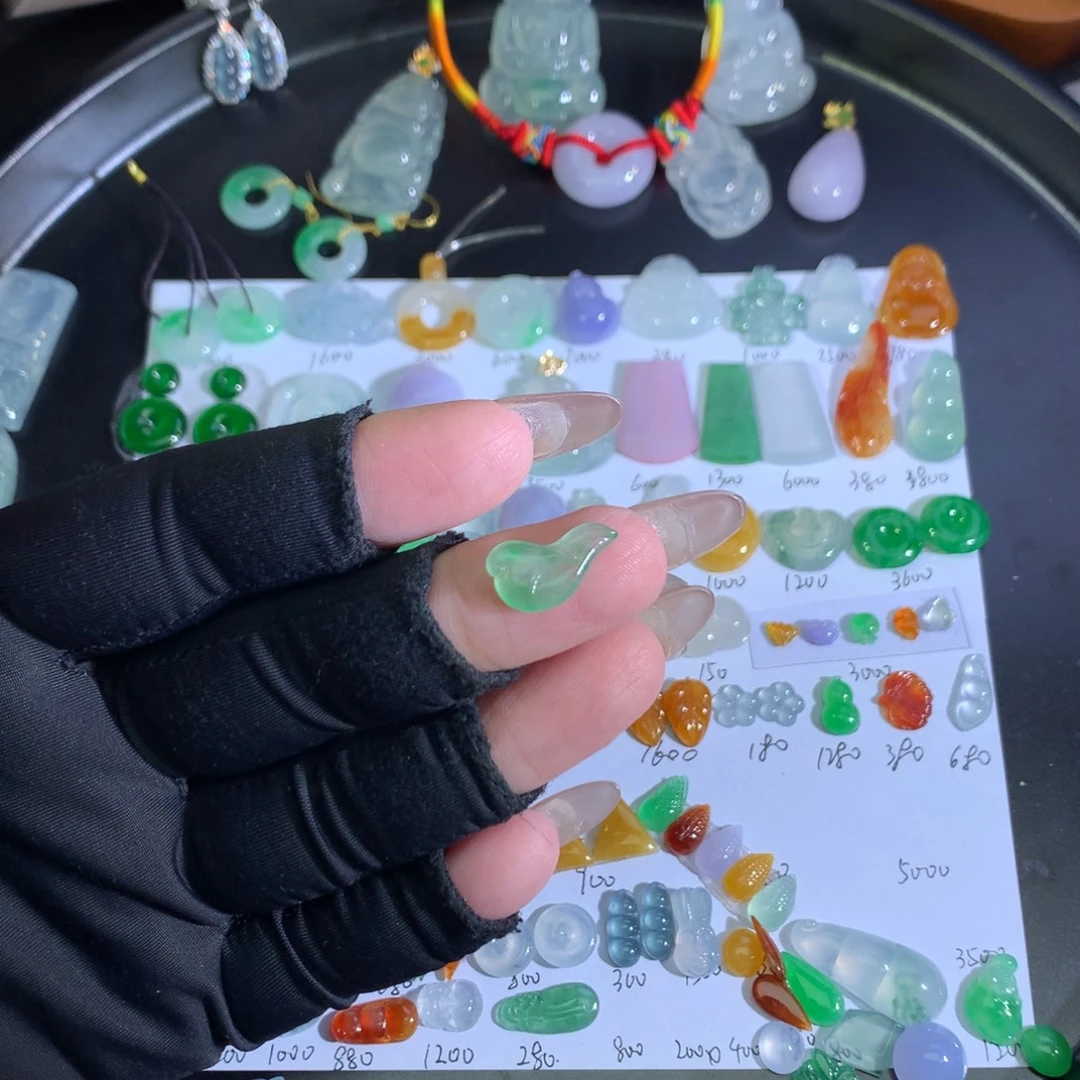 翡翠未镶嵌吊坠(不含链)随形叶