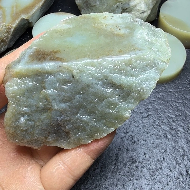 和田玉（糖玉）未镶嵌珠宝奇石