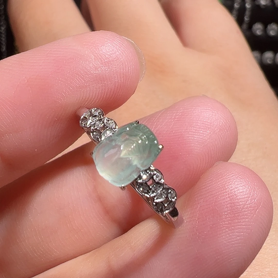 翡翠戒指18K金镶嵌貔貅翡翠戒指