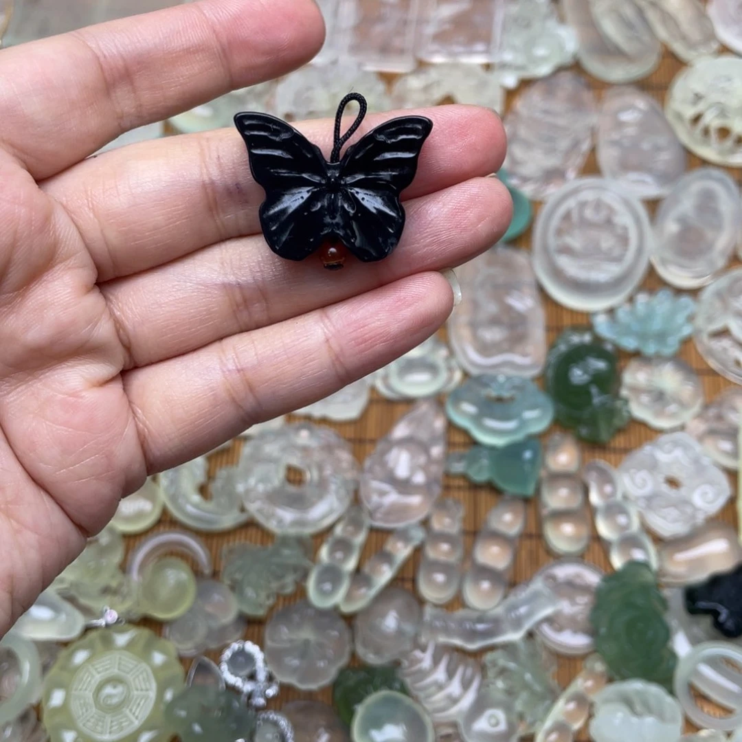 未镶嵌蛇纹石玉颈饰