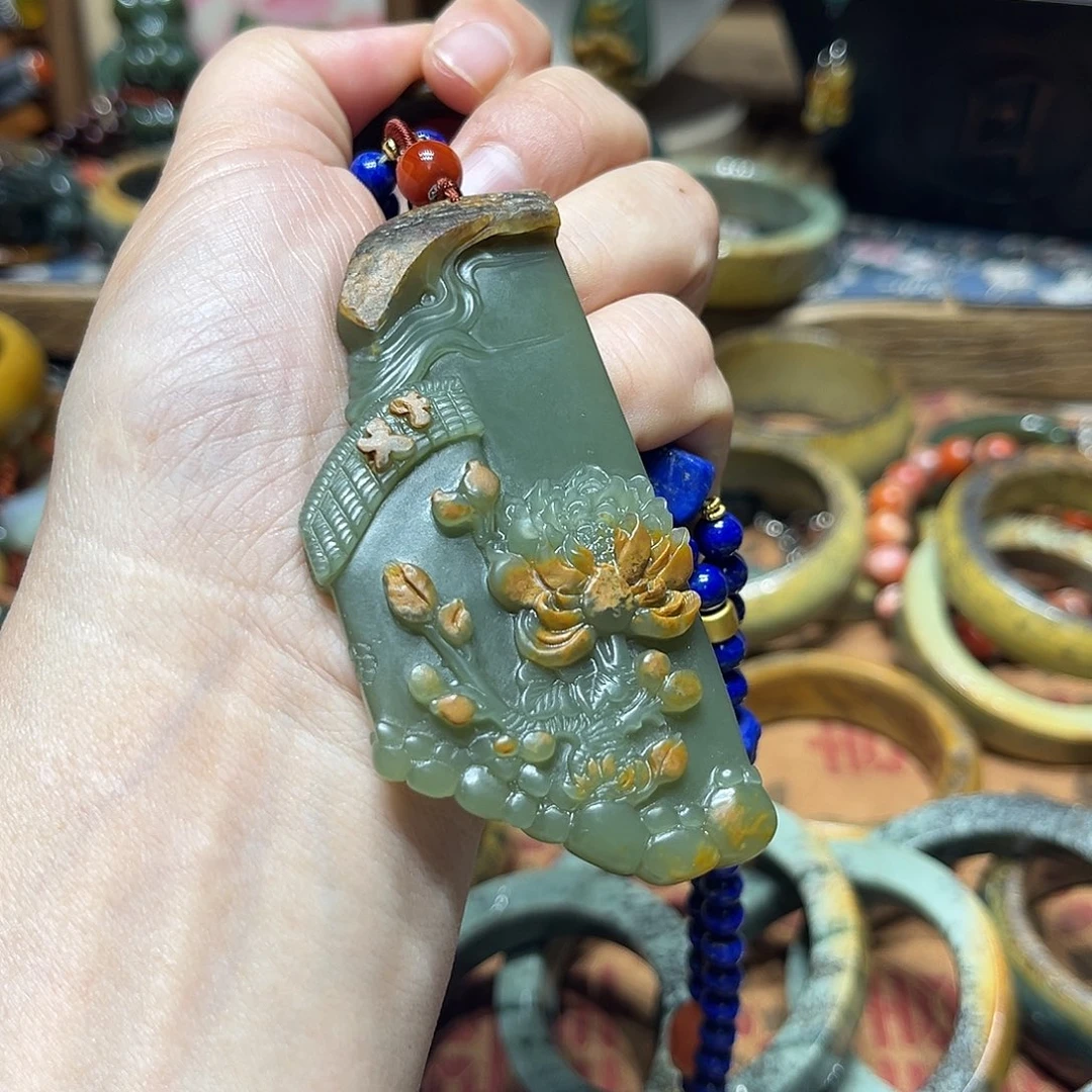 岫岩河磨玉（透闪石质玉）吊坠未镶嵌家****?