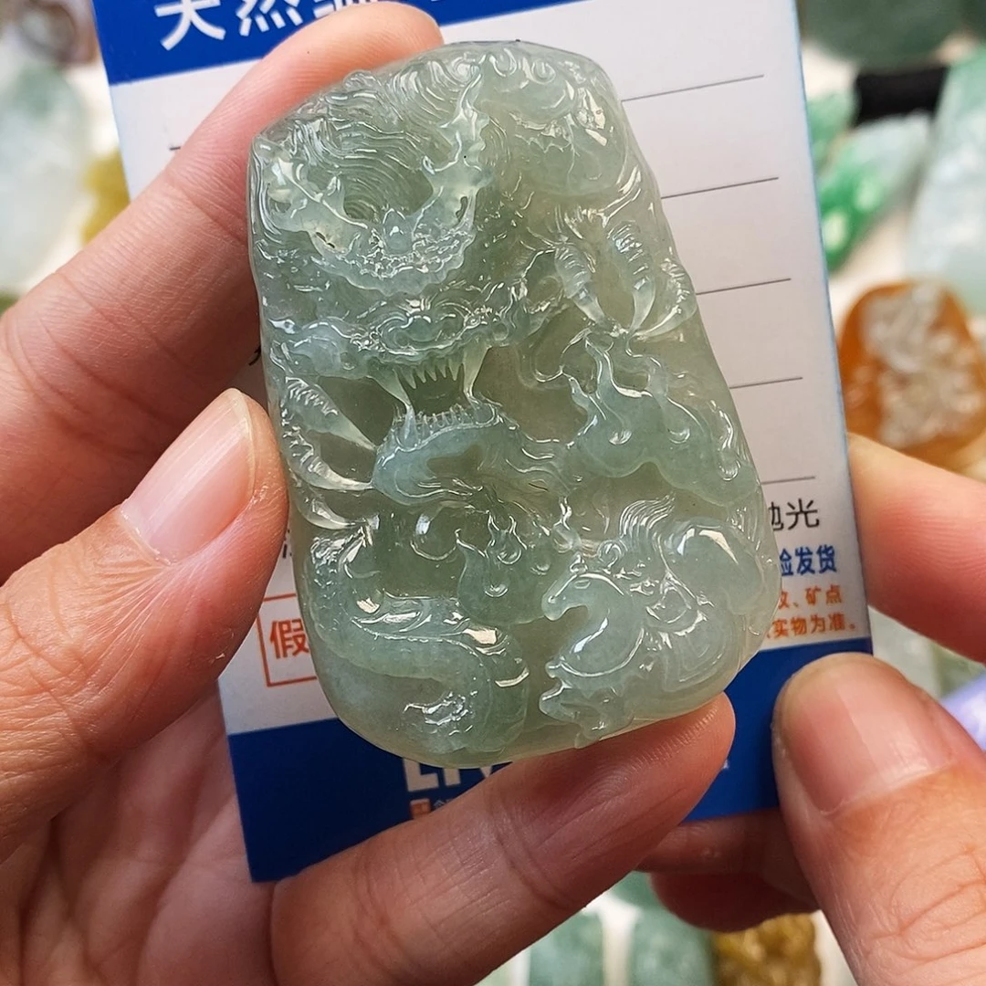 翡翠未镶嵌颈饰龙马精神