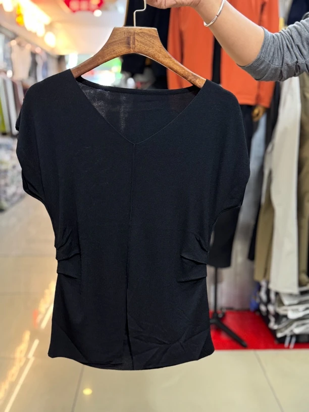 夏季款时尚V领开衩薄款毛衣